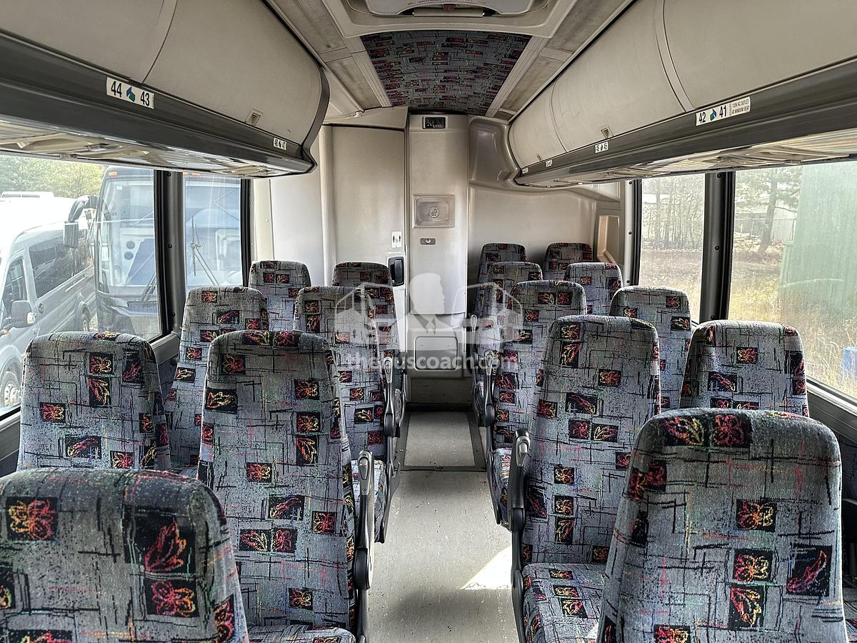 Used 2009 MCI J4500