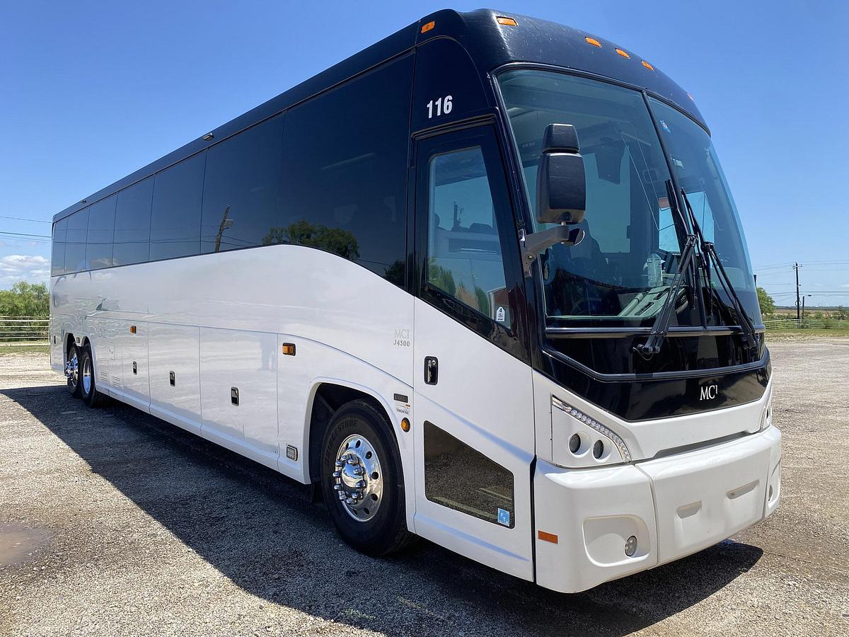 Used 2017 MCI J4500