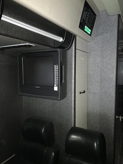 Used 2006 MCI E4500 Conv