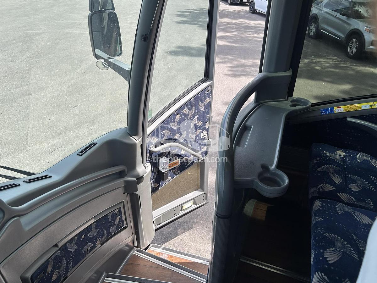 Used 2016 MCI J4500
