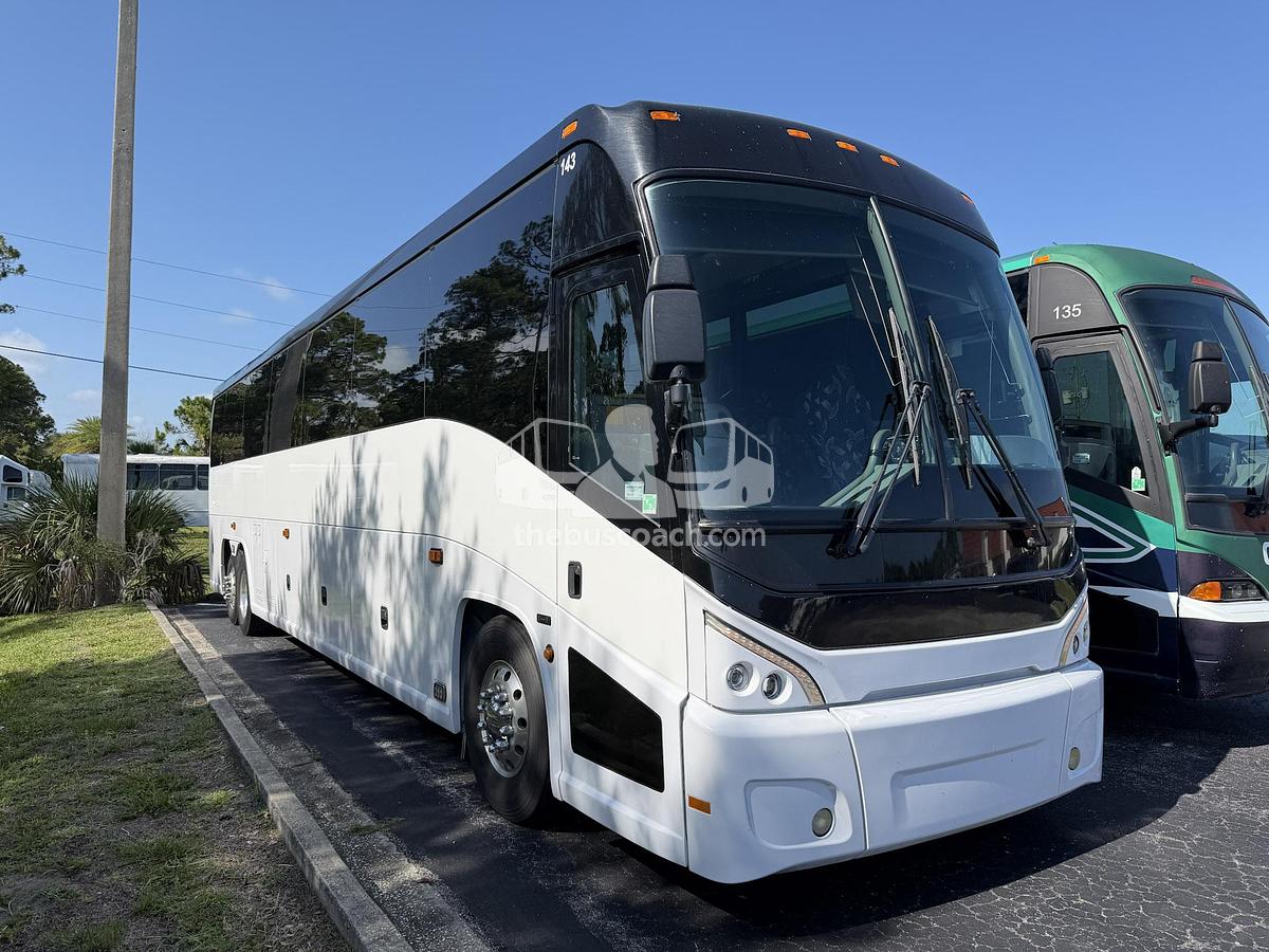 Used 2015 MCI J4500