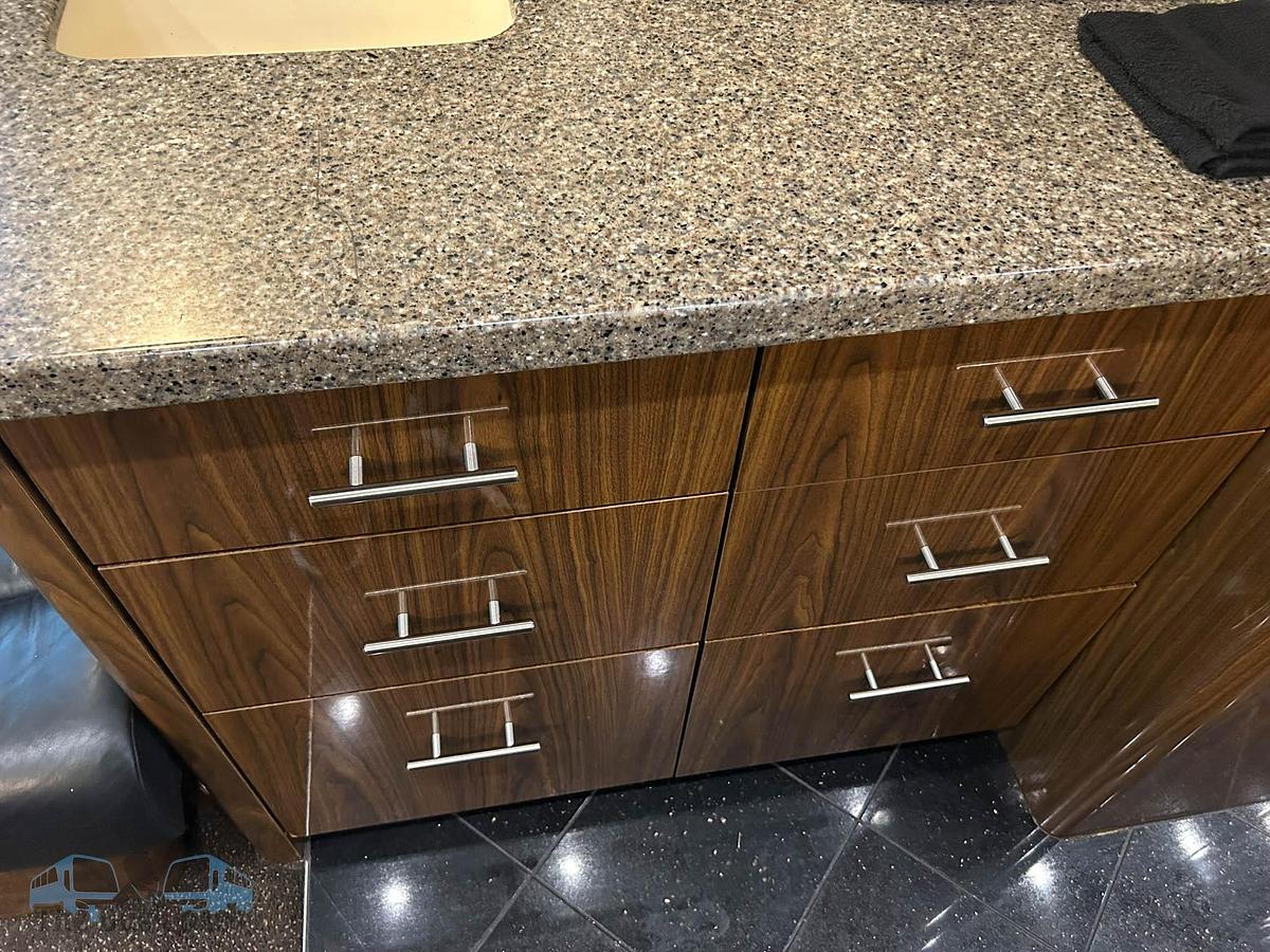 Used 2008 PREVOST XLII