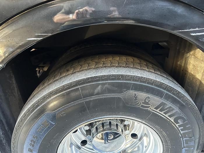 Used 2018 VOLVO 9700