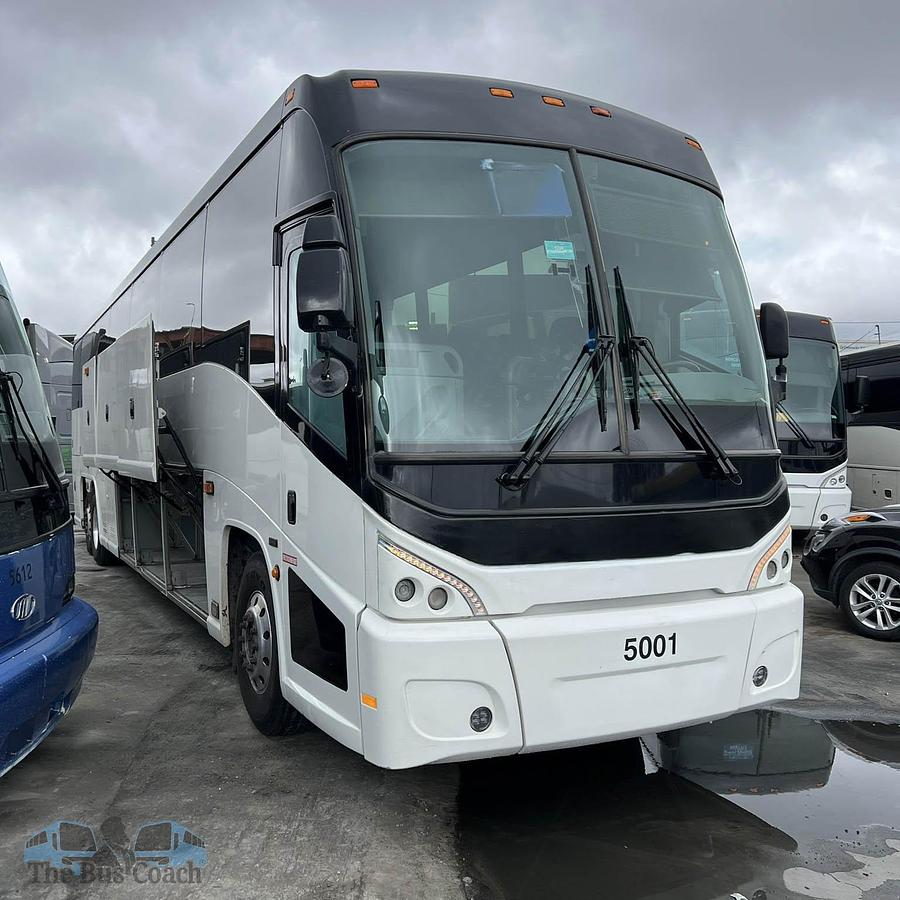 Used 2014 MCI J4500 ADA