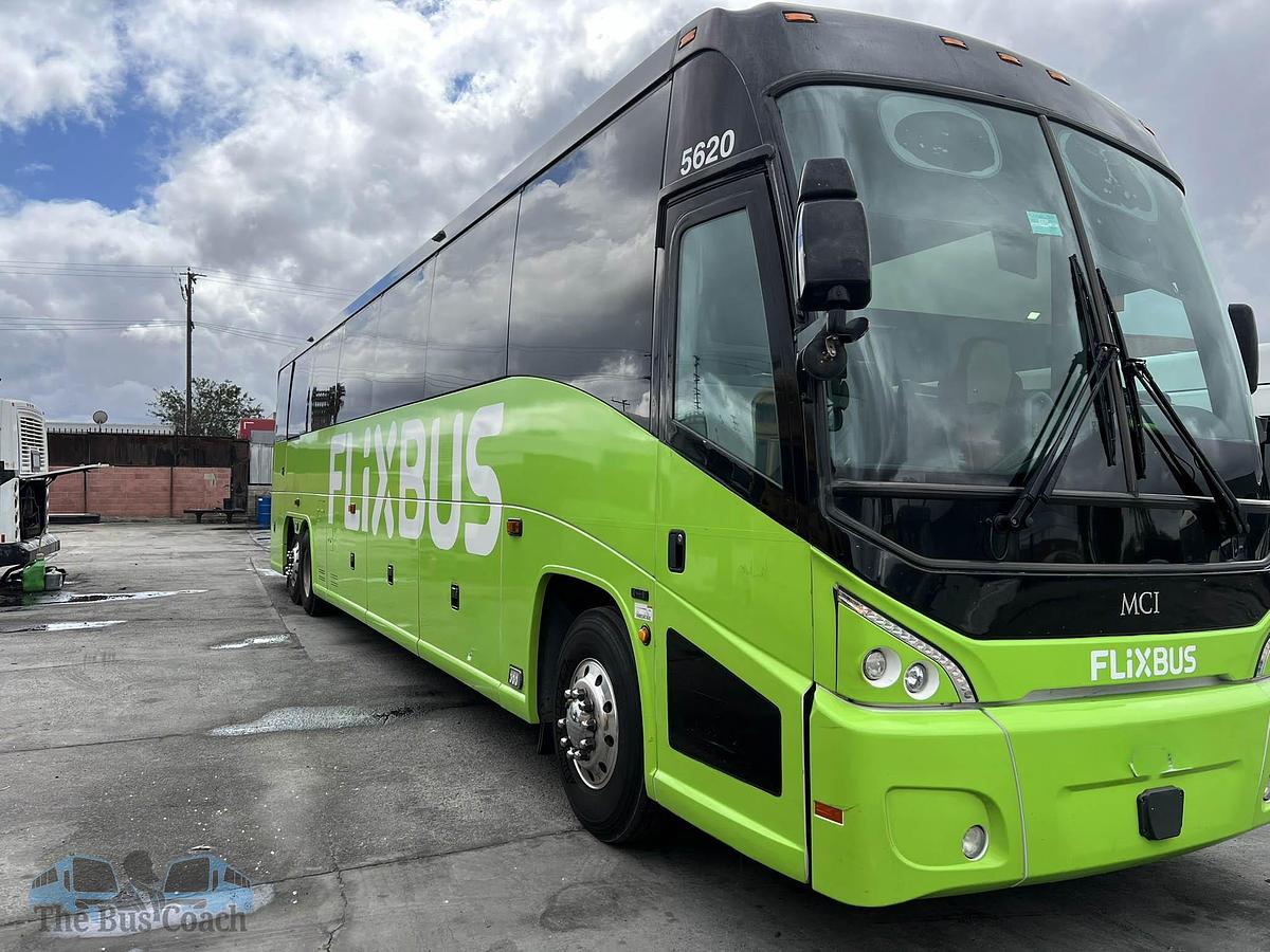 Used 2019 MCI J4500 ADA