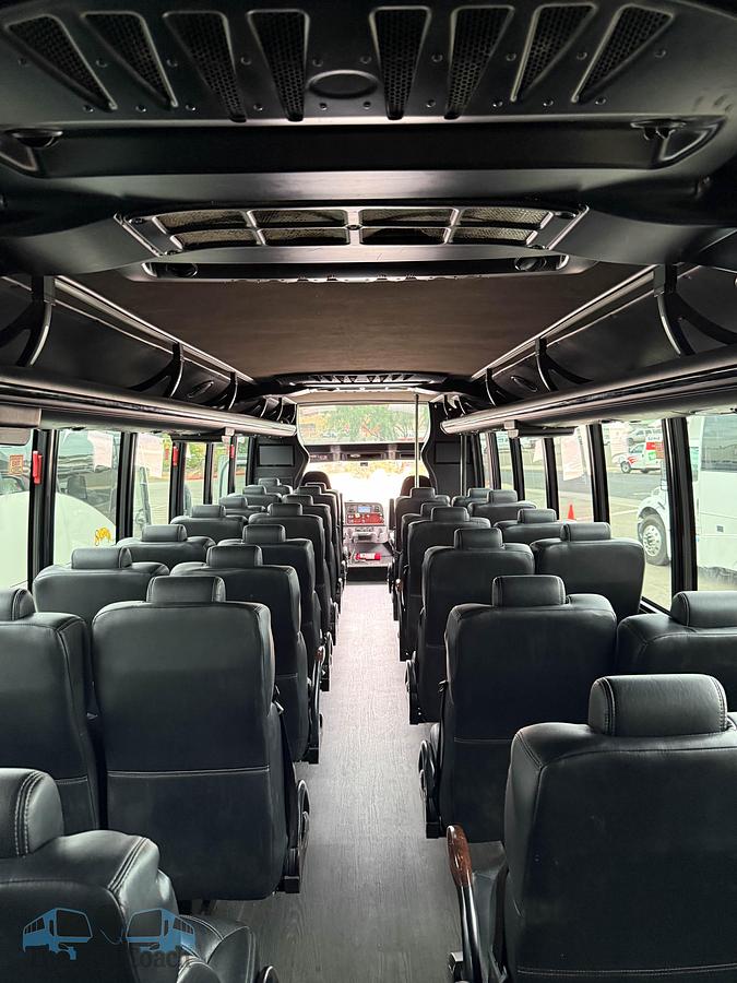 Used 2018 FREIGHTLINER GM40