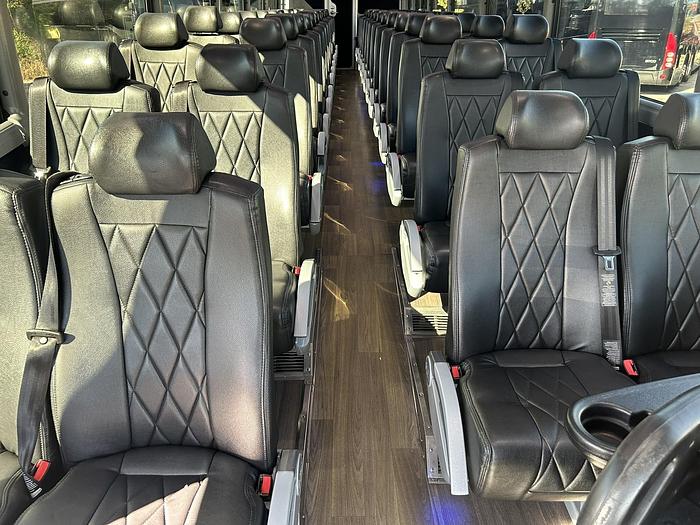 Used 2020 MCI J4500