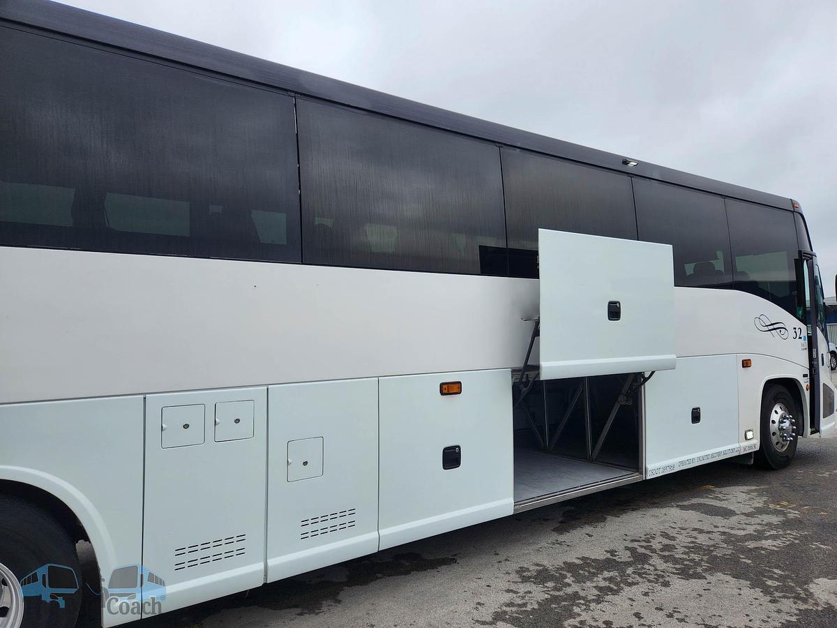 Used 2019 MCI J4500 ADA