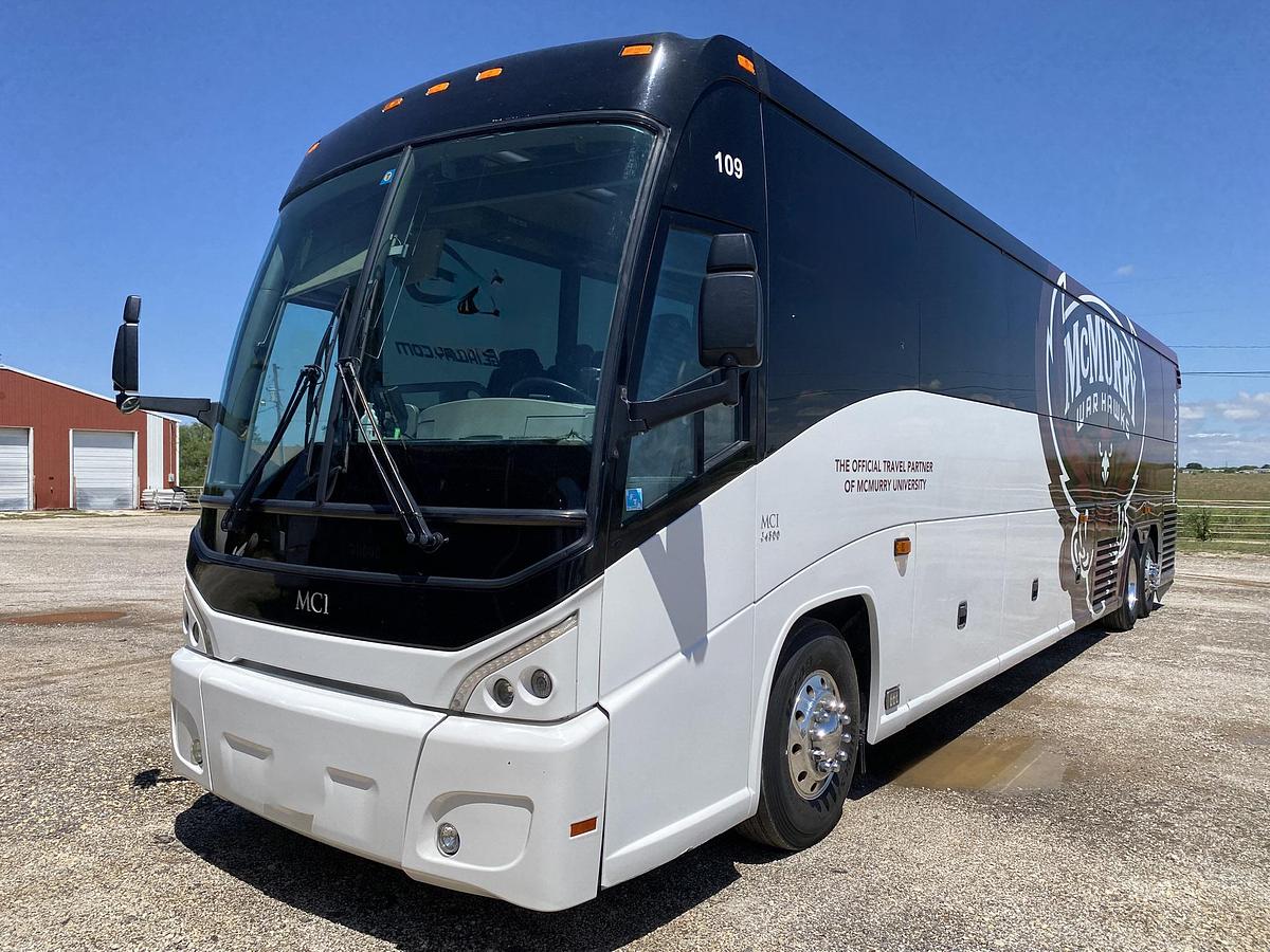 Used 2015 MCI J4500