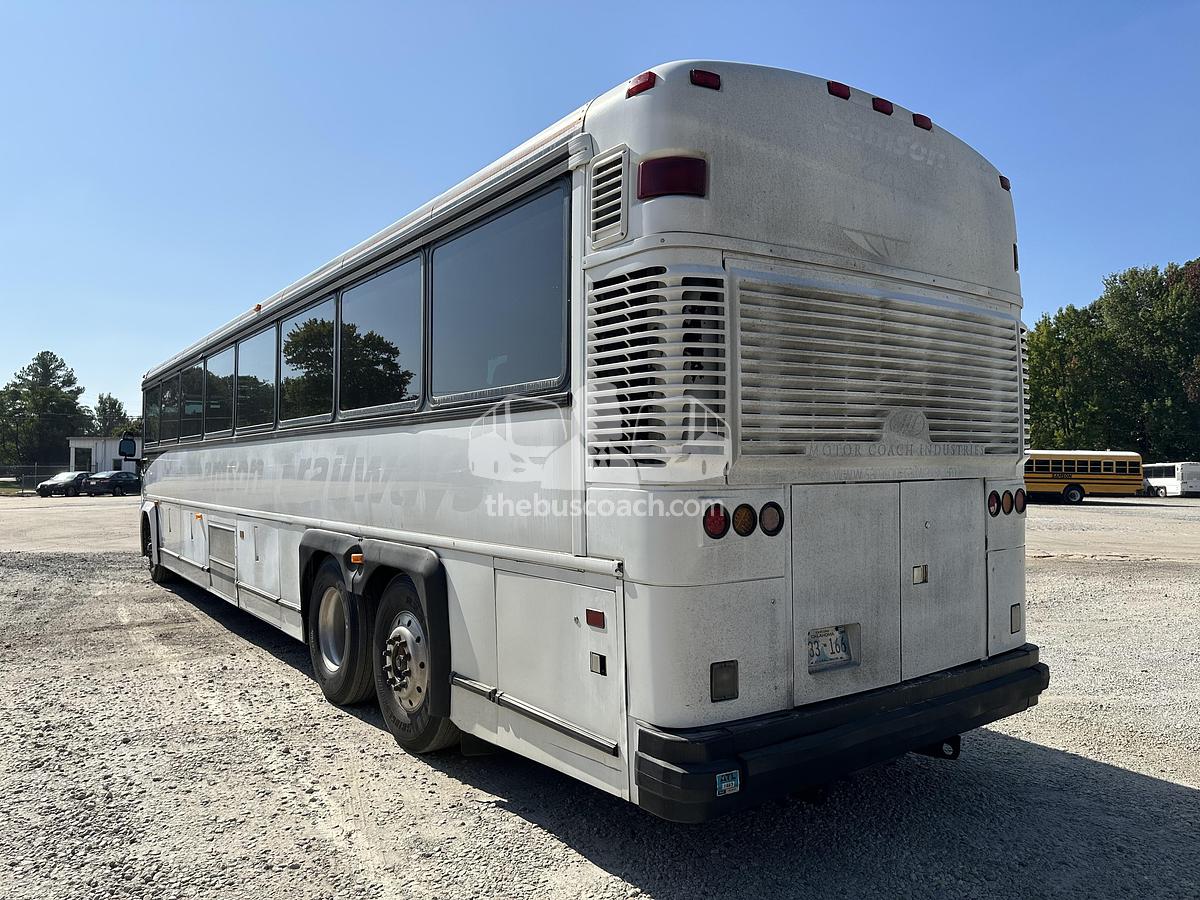 Used 2003 MCI D4500