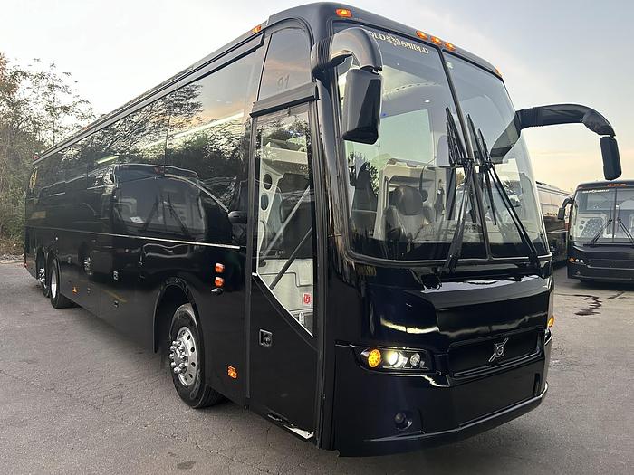 Used 2018 VOLVO 9700