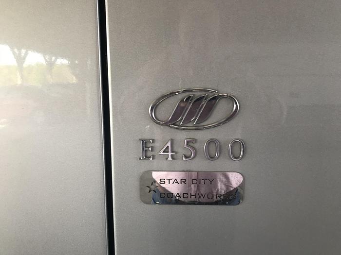 Used 2006 MCI E4500 Conv