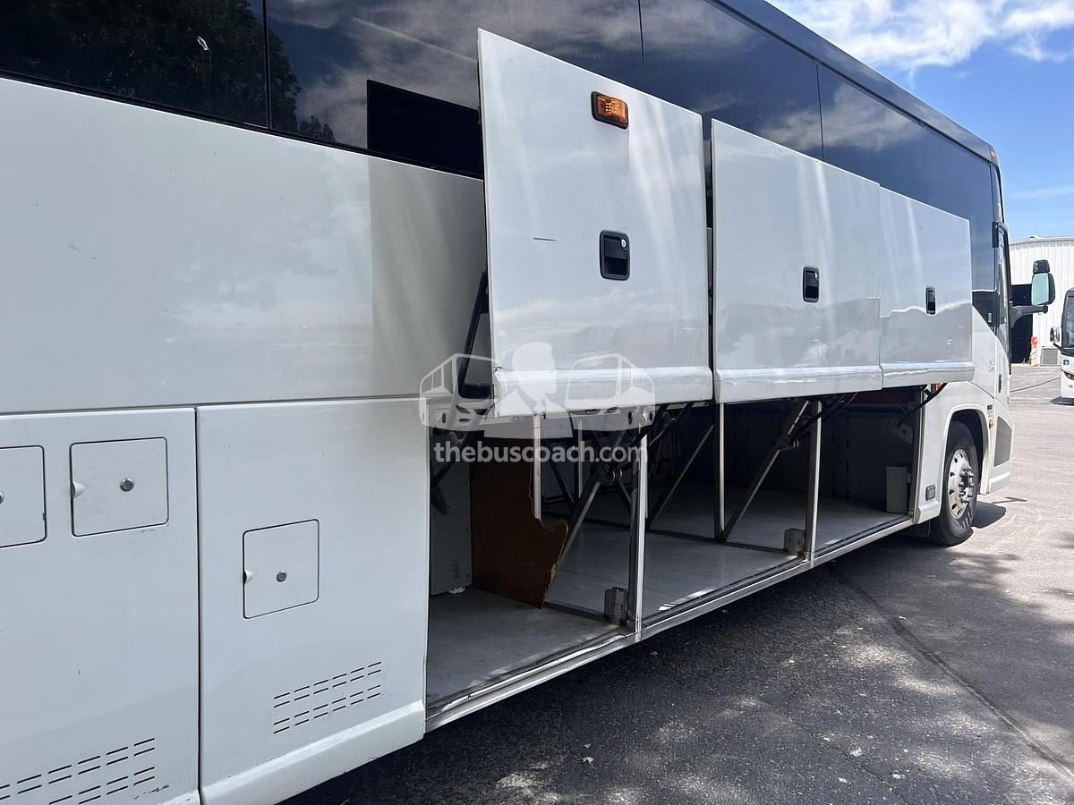 Used 2016 MCI J4500