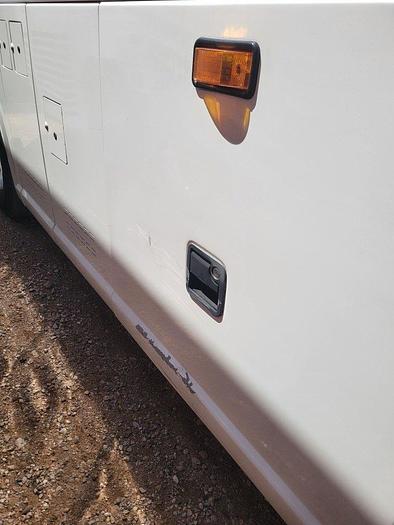 Used 2014 MCI J4500 ADA