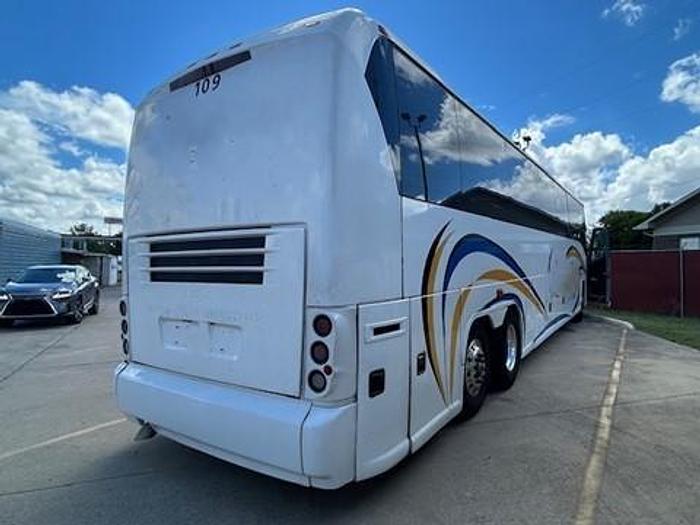 Used 2004 MCI J4500