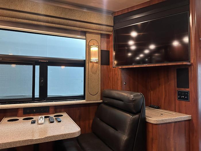 Used 2005 PREVOST XL2 Entertainer