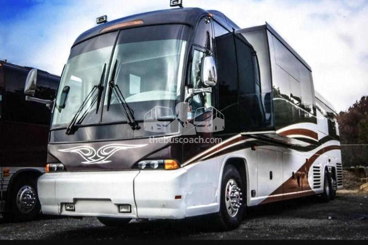 Used 2006 MCI J4500 Entertainer