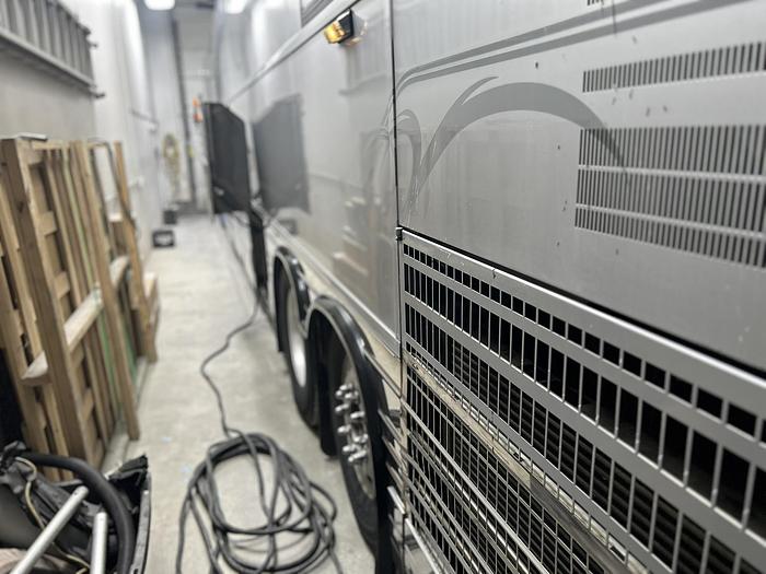 Used 2005 PREVOST XL2 Entertainer