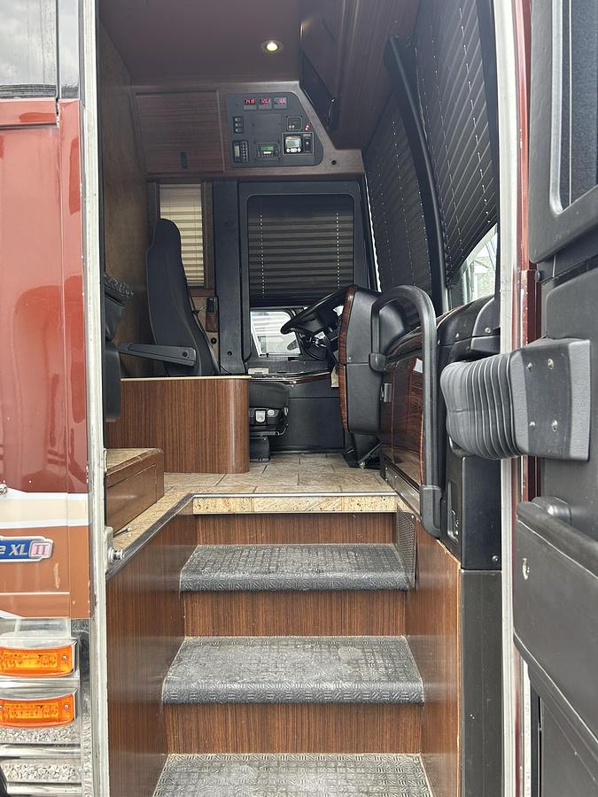 Used 2008 PREVOST XLII