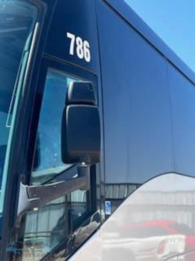 Used 2016 MCI J4500