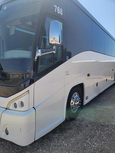 Used 2014 MCI J4500 ADA