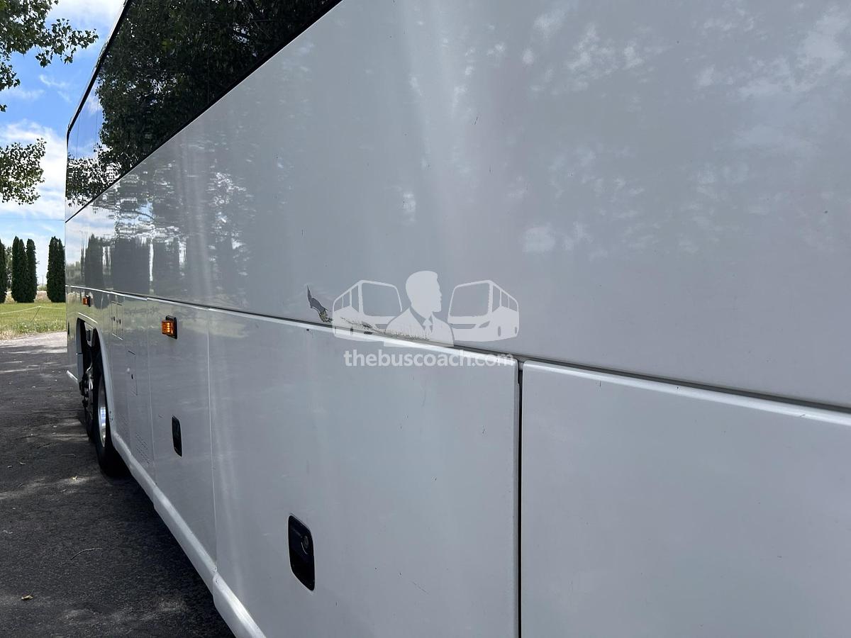 Used 2016 MCI J4500
