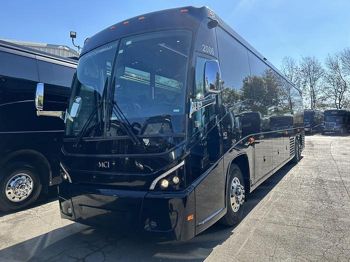 Used 2020 MCI J4500