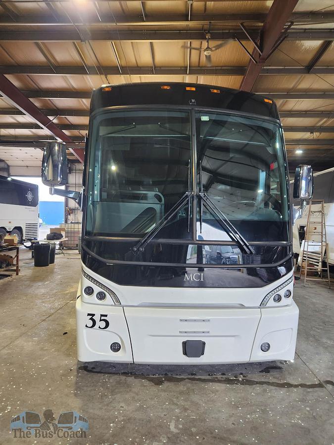 Used 2024 MCI J4500