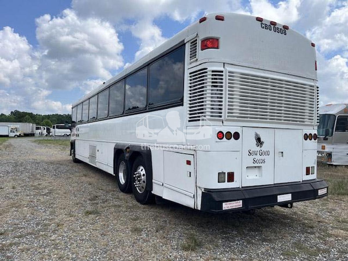 Used 2005 MCI D4500