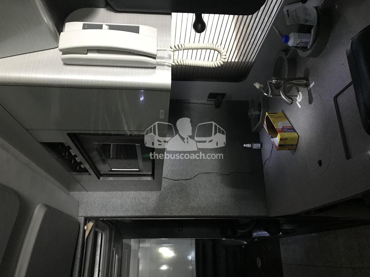 Used 2006 MCI E4500 Conv