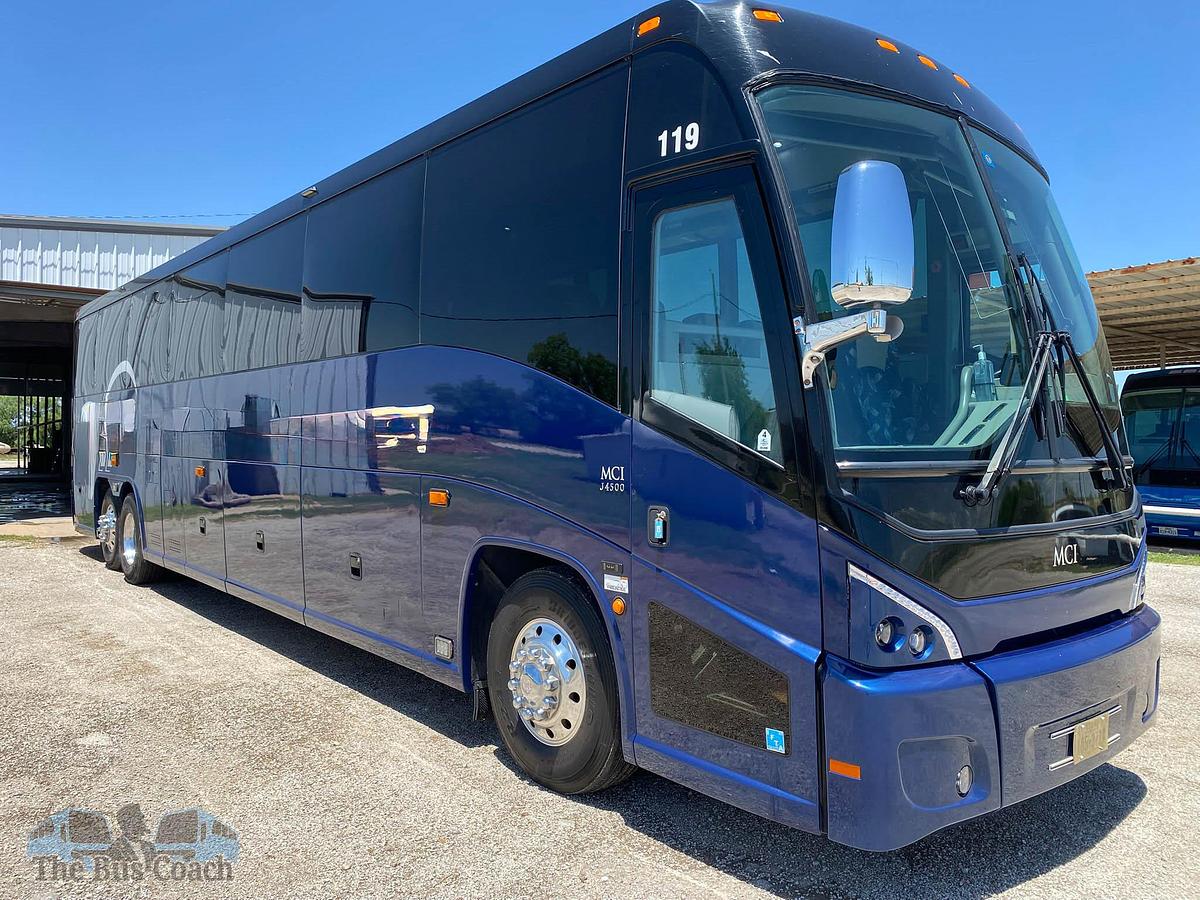 Used 2017 MCI J4500