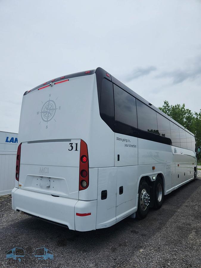 Used 2018 MCI J4500 ADA