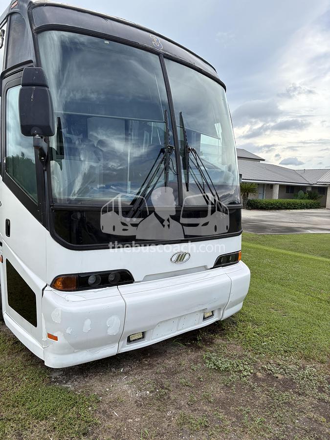 Used 2004 MCI J4500