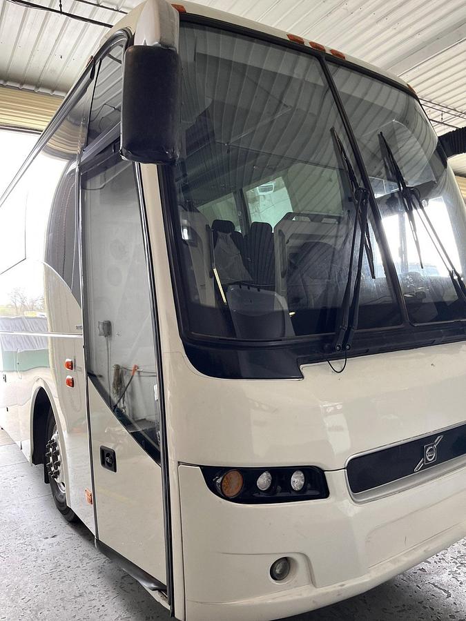 Used 2018 VOLVO 9700 ADA