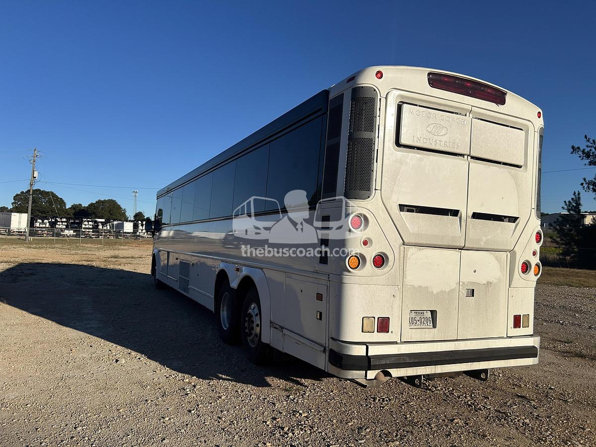 Used 2008 MCI D4505