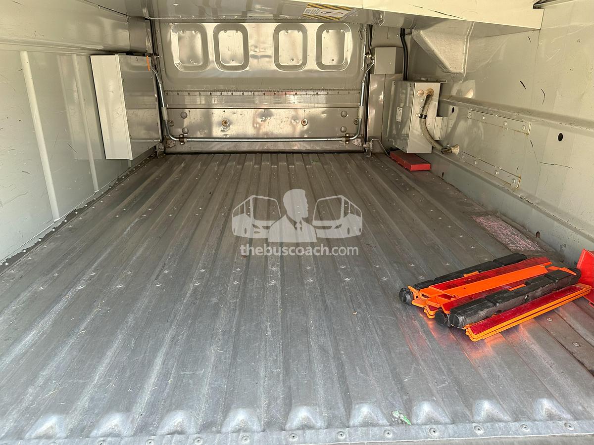 Used 2003 MCI D4500