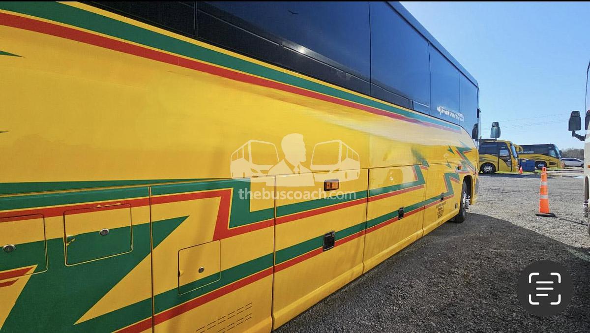 Used 2015 MCI J4500