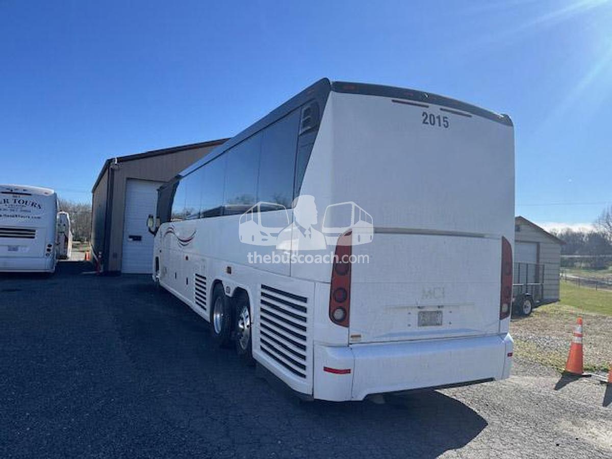 Used 2015 MCI J4500