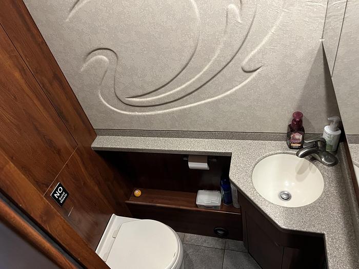 Used 2005 PREVOST XL2 Entertainer