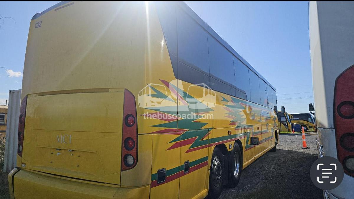 Used 2015 MCI J4500