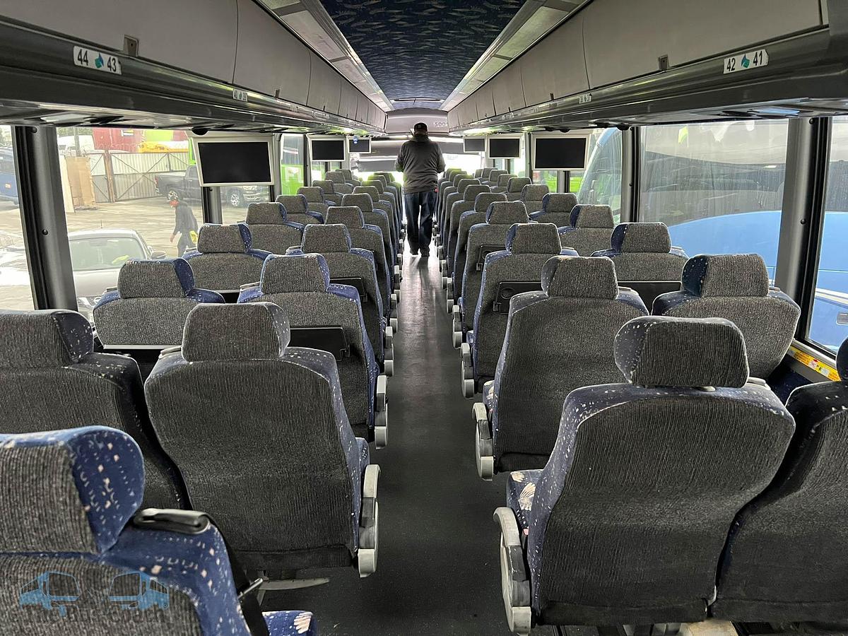 Used 2014 MCI J4500 ADA