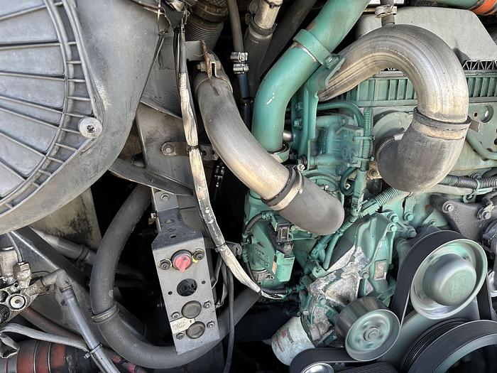 Used 2018 VOLVO 9700