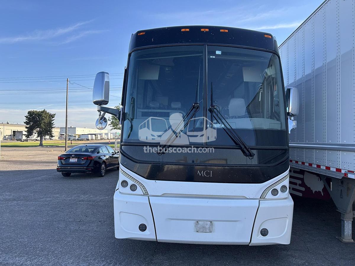 Used 2014 MCI J4500 ADA