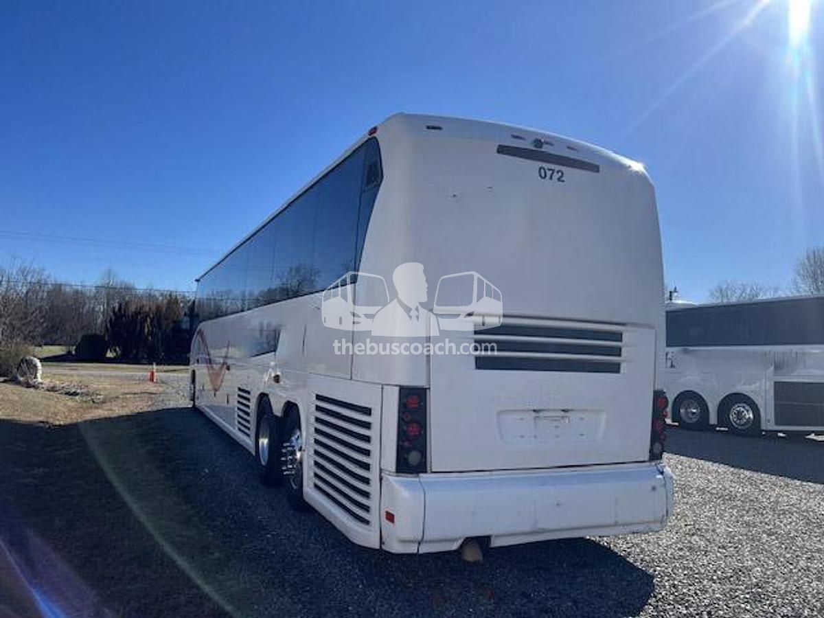 Used 2007 MCI J4500