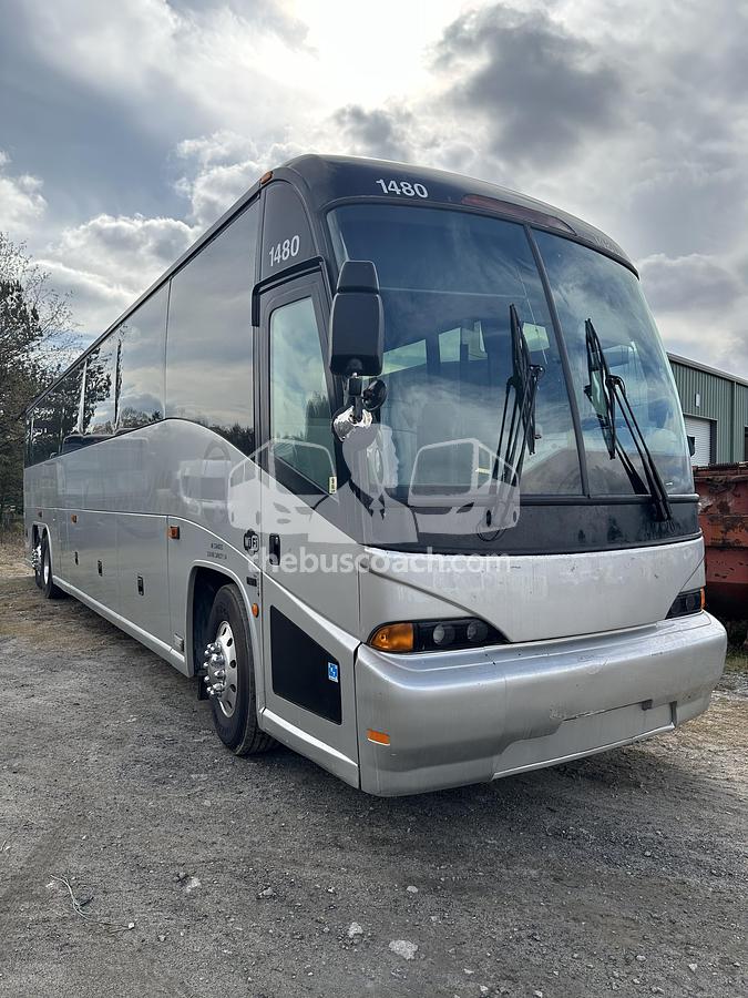 Used 2009 MCI J4500