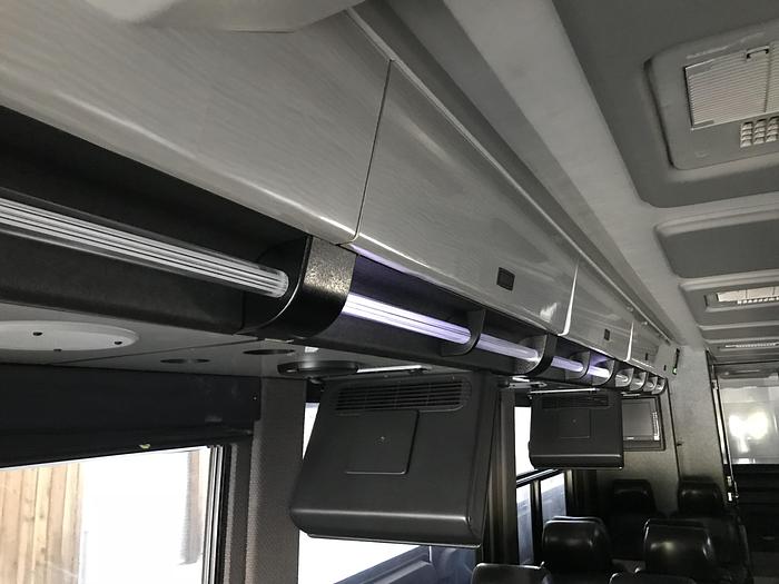 Used 2006 MCI E4500 Conv