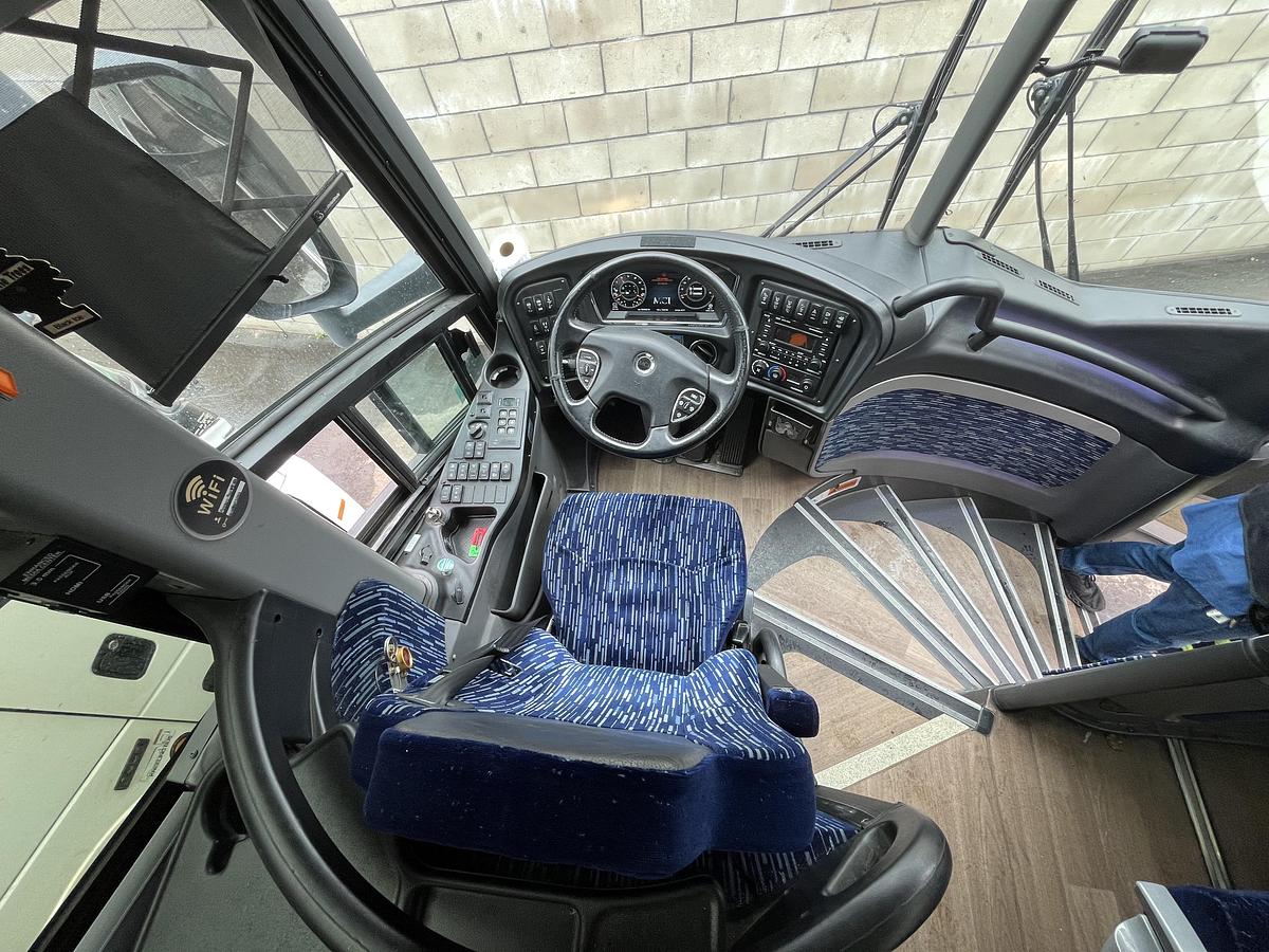 Used 2019 MCI J4500 ADA