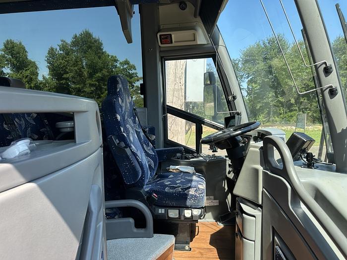 Used 2016 MCI J4500 ADA