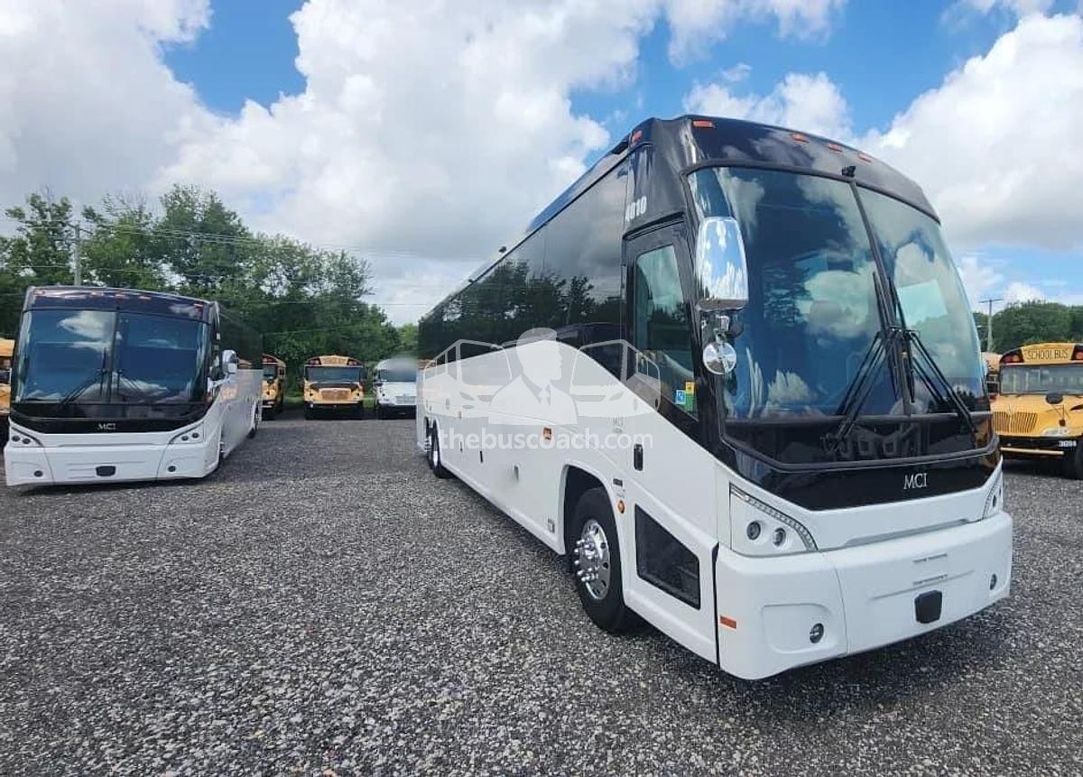 Used 2025 MCI J4500 ADA
