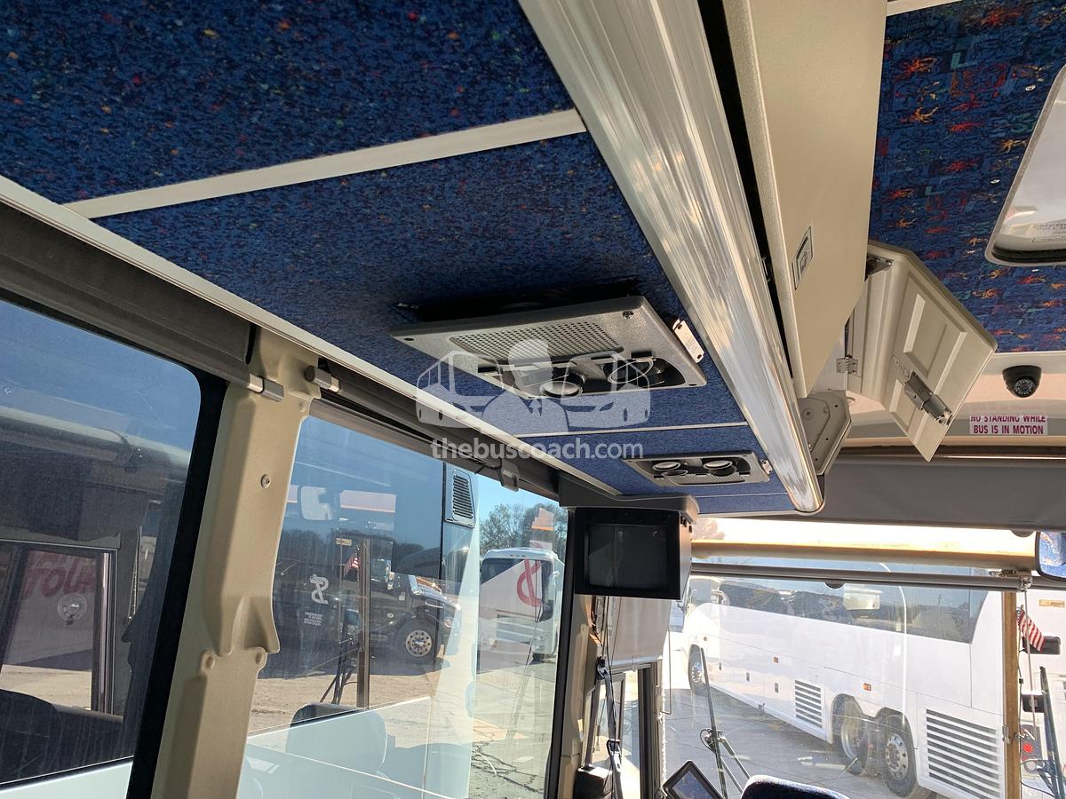 Used 2003 MCI D4500